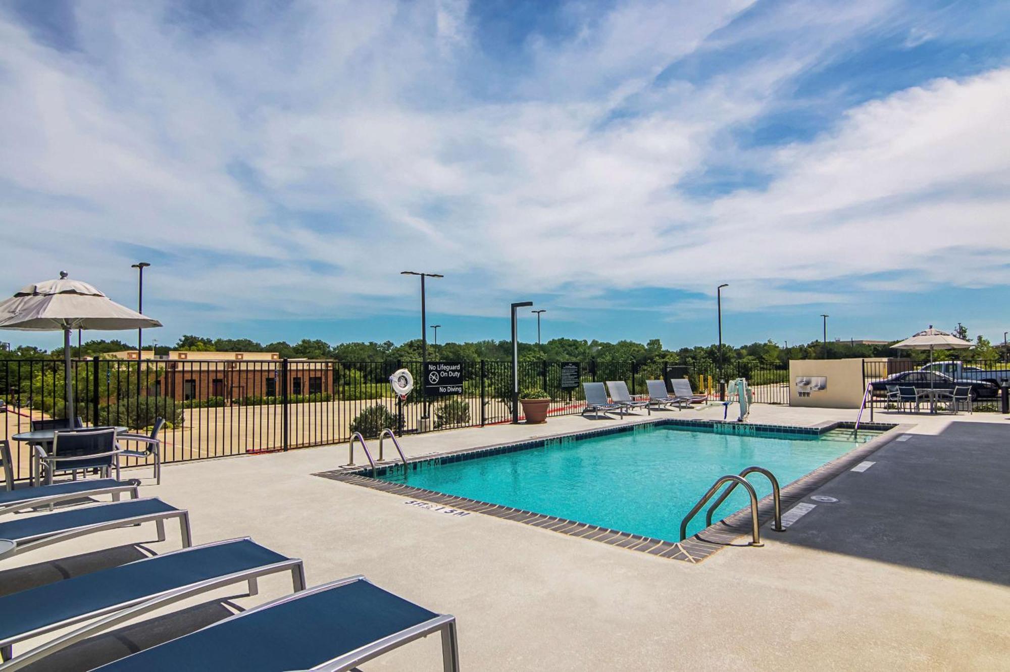 Hampton Inn & Suites-Dallas/ריצרדסון מראה חיצוני תמונה