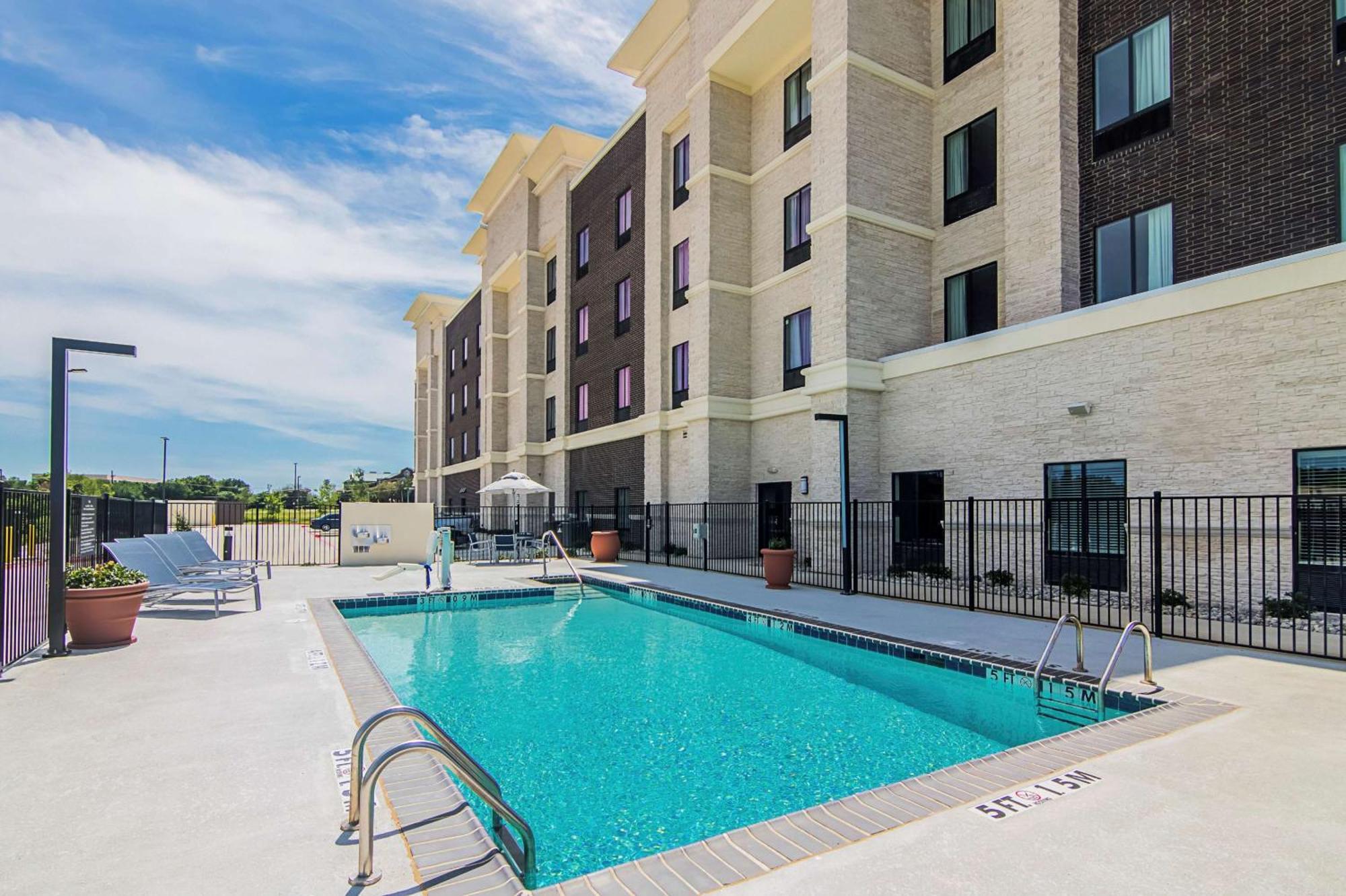 Hampton Inn & Suites-Dallas/ריצרדסון מראה חיצוני תמונה